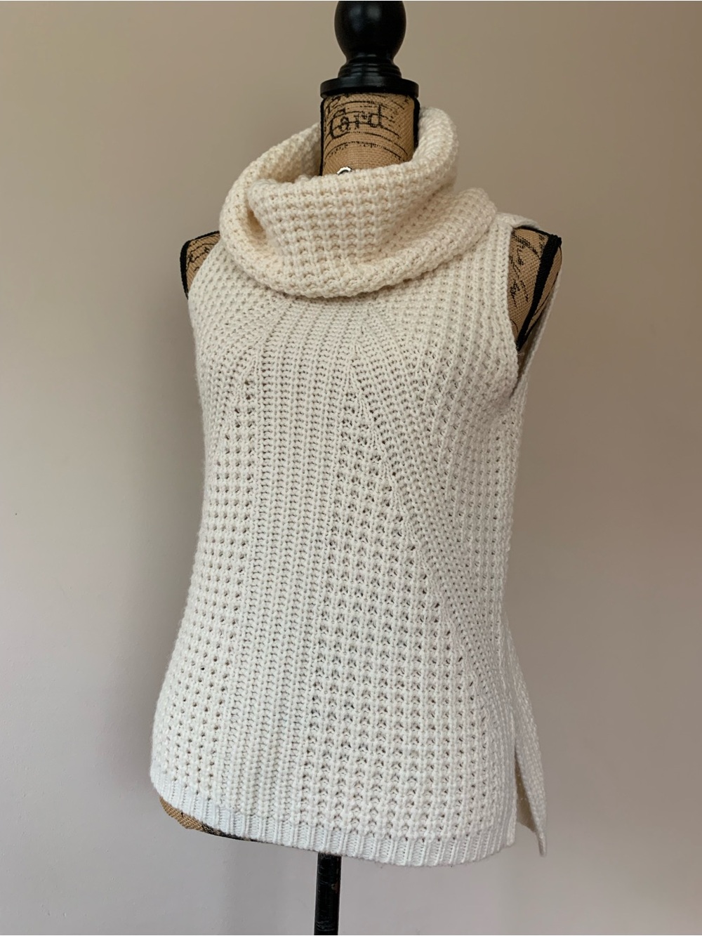 DEX ladies size Med sleeveless cream color turtleneck chunky ribbed knit LNWOT